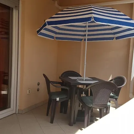 Orange Brist Apartment Pula