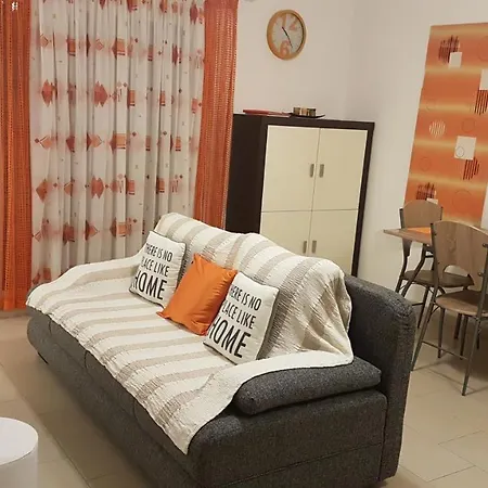 Apartment Orange Brist