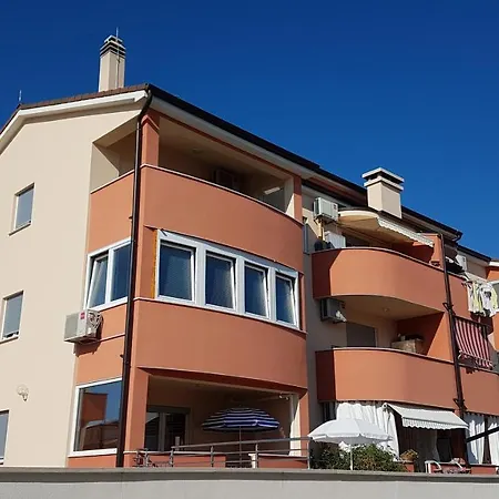 Apartment Orange Brist Pula