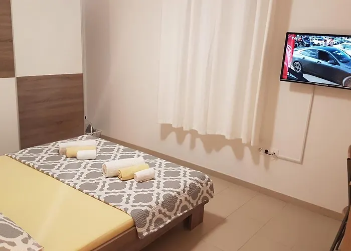 Apartment Orange Brist *