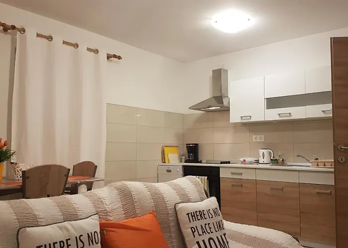 Orange Brist Апартаменты