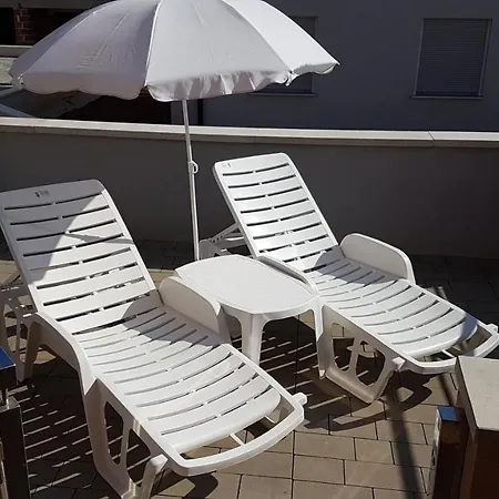 Orange Brist Apartment Pula