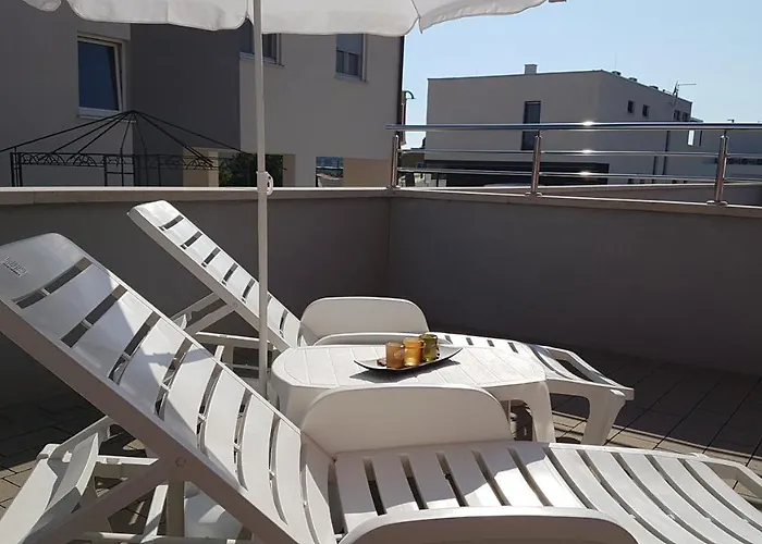 Orange Brist Apartment