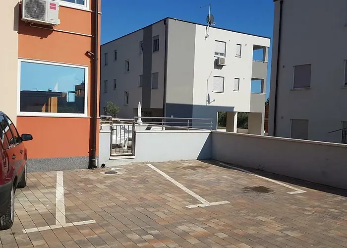 Orange Brist Apartment Pula